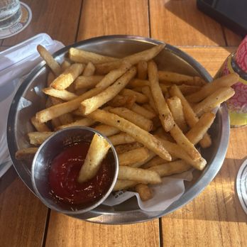 Maui Brewing - Fries - Brewpubs Near Me - Lahaina, Hawaii Maui Brewing - Fries - Brewpubs Near Me - Lahaina, Hawaii