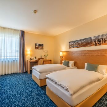 CityClass Hotel Europa am Dom - Zweibettzimmer CityClass Hotel Europa am Dom, Komfort- oder Superiorkategorie, wahlweise mit Domblick und Balkon. - Hotels Near Me - Cologne, NW