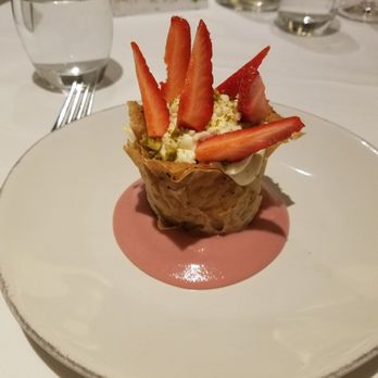 Kitchen W8 - Vanilla Croustade with Gariguette Strawberries - French Near Me - London, XGL