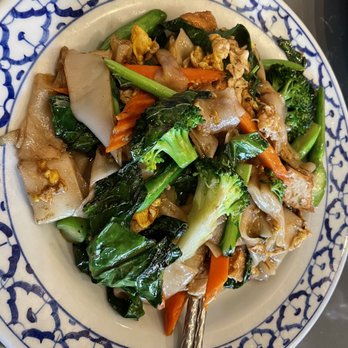 Pineapple Thai - Pad See Ew - Thai Near Me - Cupertino, California Pineapple Thai - Pad See Ew - Thai Near Me - Cupertino, California