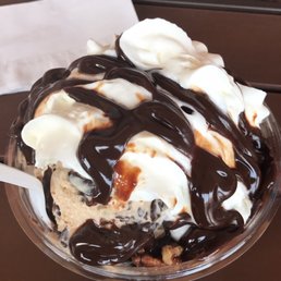 Brownie sundae with coffee ice cream Brownie sundae with coffee ice cream