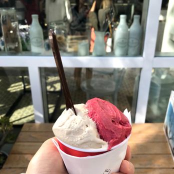 Bacio di Latte - Nocciola (Hazelnut) & Raspberry Sorbet - Ice Cream & Frozen Yogurt Near Me - Los Angeles, California
