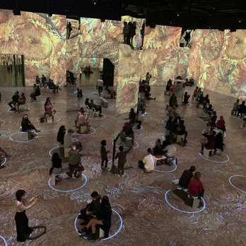 Immersive Van Gogh Exhibit - Art Museums Near Me - Los Angeles, California