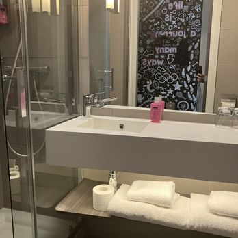 Moxy London Stratford - Bathroom - Hotels Near Me - London, XGL