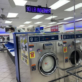 Coin Less Laundry - 4/8/2024  The large 80 lb washer I used to clean my comforter. - Laundromat Near Me - Chandler, Arizona