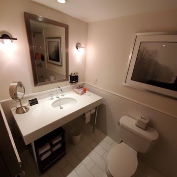 Revere Hotel Boston Common - Nice bathroom with Bigelow products - Hotels Near Me - Boston, Massachusetts Revere Hotel Boston Common - Nice bathroom with Bigelow products - Hotels Near Me - Boston, Massachusetts