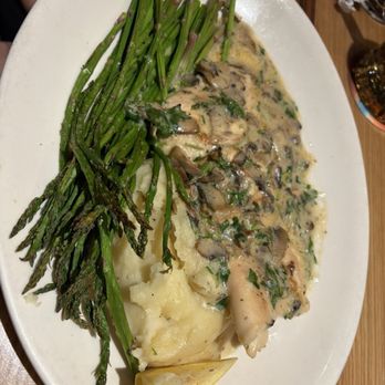BJ's Restaurant & Brewhouse - Sal's brewhouse chicken - Pizza Near Me - Newark, California