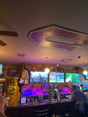 Rookies Sports Bar & Grill