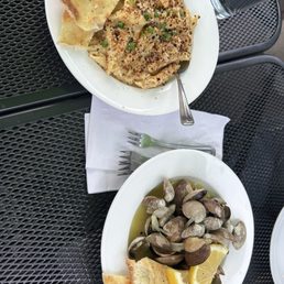 Mac n cheese  Clams