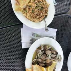 929 Woodfire Grill - Mac n cheese Clams