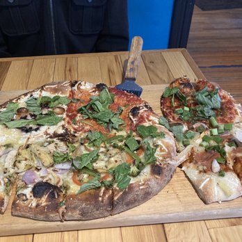 The Mitten Brewing - Vegan pizza flight - Brewpubs Near Me - Saugatuck, Michigan The Mitten Brewing - Vegan pizza flight - Brewpubs Near Me - Saugatuck, Michigan