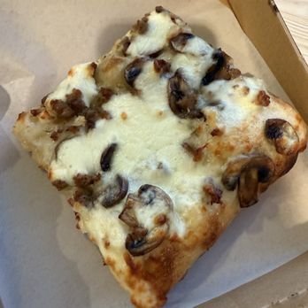 Gusto Mio - Sausage and Mushroom - Pizza Near Me - Walnut Creek, California Gusto Mio - Sausage and Mushroom - Pizza Near Me - Walnut Creek, California
