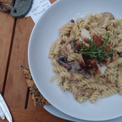 Dalarö Trädgårdskafé - Kycklingpasta 135 kr