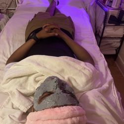 Pure Aromas Spa - Facials cleaning & make can make skin Brighten and firm skin, reduce wrinkles