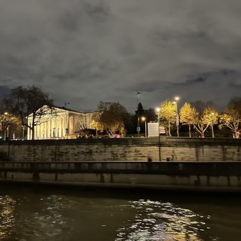 Bateaux Parisiens - French Near Me - Paris, 75