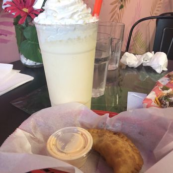 D'Cache Latin Cafe - Mango Shake + Chicken Empanada - Latin American Near Me - Berwyn, Illinois