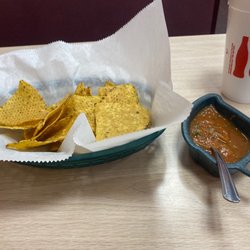 El Chile Mexican Grill - Chips and salsa with a little spice.