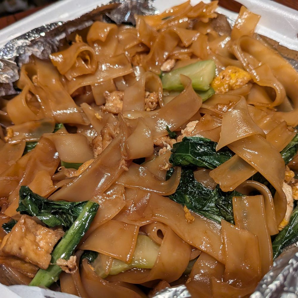 Dan's Thai Cuisine - Pad See Ew with tofu, mild spicy - Thai Near Me - Omaha, Nebraska Dan's Thai Cuisine - Pad See Ew with tofu, mild spicy - Thai Near Me - Omaha, Nebraska