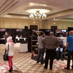 GalaxyFest - Weird stage in middle of floor