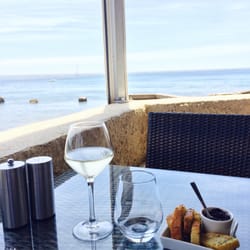 Restaurant de l'Hotel Plage Saint Jean - Glass of wine and tapenade de Provence. Sea view