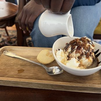 Perets Dessert & Coffee Bar - Desserts Near Me - Oklahoma City, Oklahoma