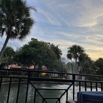 Laguna Restaurant & Bar - View of the DoubleTree Courtyard - American Near Me - Orlando, Florida
