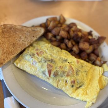 La Croisette - Leftovers Omelette - Breakfast & Brunch Near Me - St. Pete Beach, Florida La Croisette - Leftovers Omelette - Breakfast & Brunch Near Me - St. Pete Beach, Florida