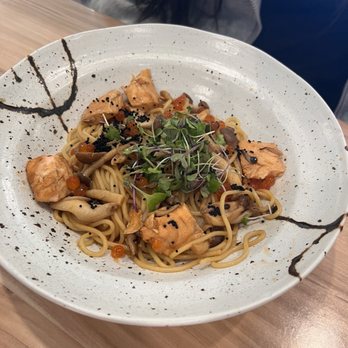 La Casa Mia - Salmon Shimeji Spaghetti - Italian Near Me - Milpitas, California La Casa Mia - Salmon Shimeji Spaghetti - Italian Near Me - Milpitas, California