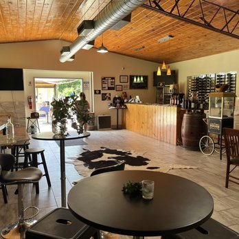 SABBA Vineyard - Wine Tasting Room Near Me - Old Chatham, New York