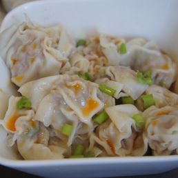 21 Pork Wonton in Hot Chili Sesame Sauce (12) / 猪肉紅油炒手 -21