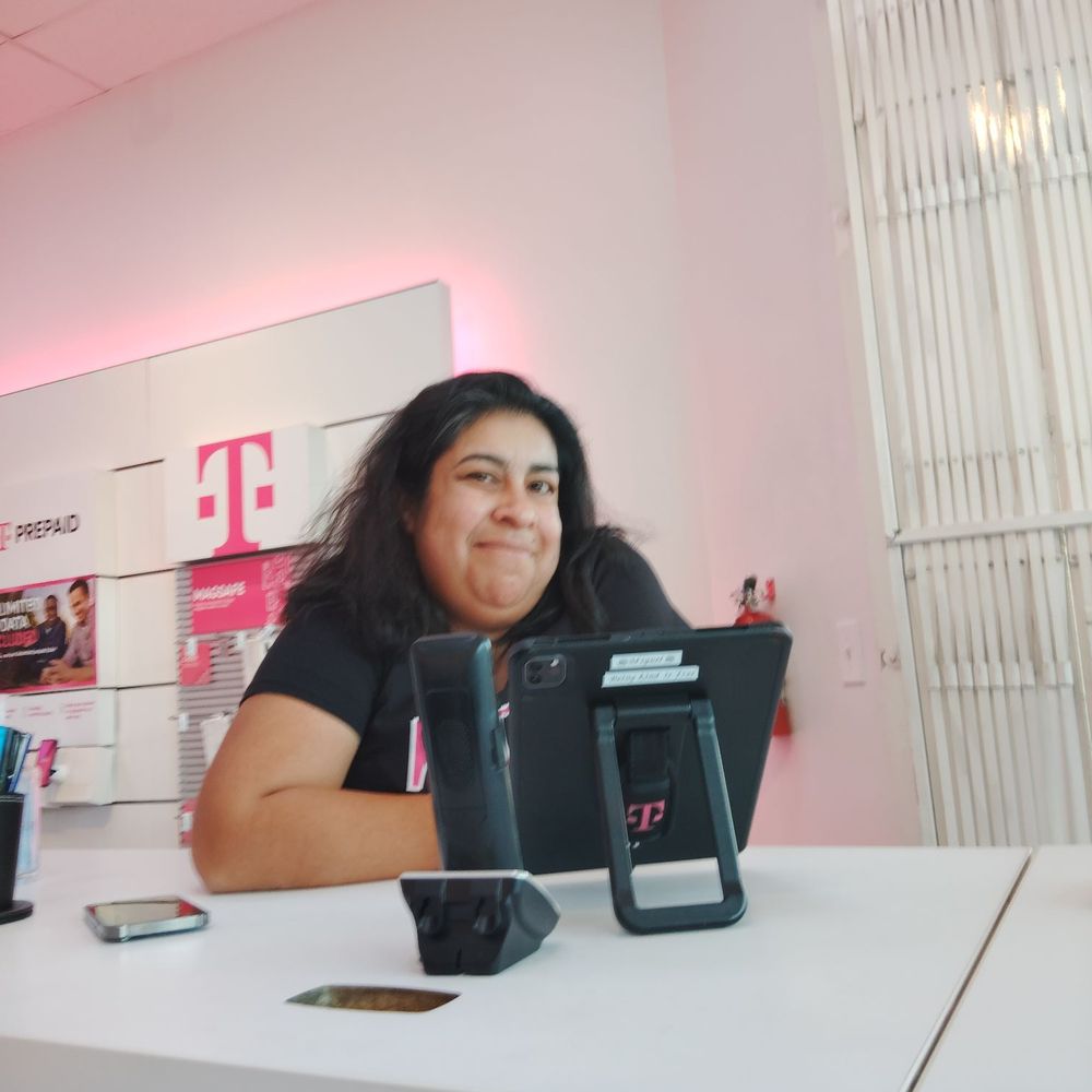 T-Mobile Authorized Retailer - The lady who would not take down my complaint but did want me to make sure everyone understood she is NOT responsible for me being swindled. - Mobile Phones Near Me - Northridge, California T-Mobile Authorized Retailer - The lady who would not take down my complaint but did want me to make sure everyone understood she is NOT responsible for me being swindled. - Mobile Phones Near Me - Northridge, California