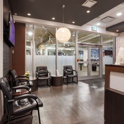Guildford Town Centre Dental - Patient seating area beside the entrance to Guildford Town Centre Dental