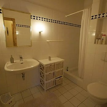 Feriendorf Sehestedt - Badezimmer mit Dusche und WC - Vacation Rentals Near Me - Jade, NI Feriendorf Sehestedt - Badezimmer mit Dusche und WC - Vacation Rentals Near Me - Jade, NI