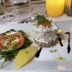 Lilla Hasselbacken Restaurant-Café-Wärdshus - Förrätt skagenröra med virgin sallad