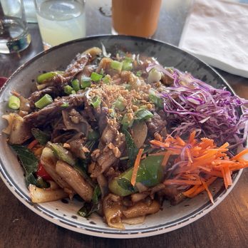 Giti Thai - Drunken Noodle - Thai Near Me - Windsor Hills, California