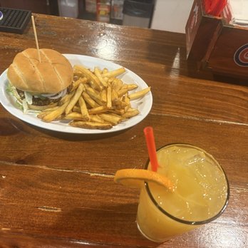 Durty Gurt's - Fuzzy Navel And Basic Burger With Veggie Patty - American Near Me - Galena, Illinois