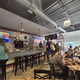 Nice pizza bar near the airport and a gym! Love it