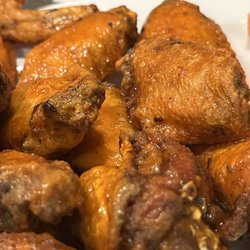 Paul's Pizza & Restaurant - Mild buffalo wings are tangy and delicious. Next time I may order breadsticks to sop up some that delicious sauce!