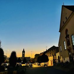 Město