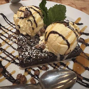 Roma - Delicious brownie + ice cream for dessert - Italian Near Me - Sandston, Virginia