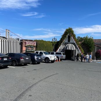 The Dead Fish - Entrance from the parking lot - Seafood Near Me - Crockett, California The Dead Fish - Entrance from the parking lot - Seafood Near Me - Crockett, California