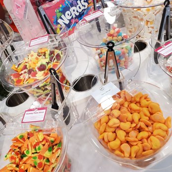 It'Sugar - a variety of sweets on display - Candy Stores Near Me - Rosemont, Illinois It'Sugar - a variety of sweets on display - Candy Stores Near Me - Rosemont, Illinois