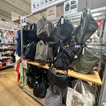 Uniqlo - Bags - Men's Clothing Near Me - Sacramento, California Uniqlo - Bags - Men's Clothing Near Me - Sacramento, California