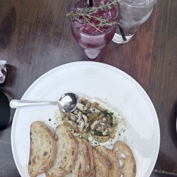 Ottava Via - Garlic and goat cheese - Pizza Near Me - Detroit, Michigan