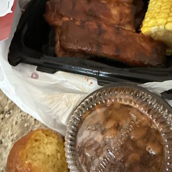 Famous Dave's Bar-B-Que - No juice all spilled out in bag Muffin cracked in bottom of bag - Barbeque Near Me - Orland Park, Illinois Famous Dave's Bar-B-Que - No juice all spilled out in bag Muffin cracked in bottom of bag - Barbeque Near Me - Orland Park, Illinois