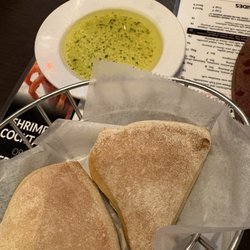 Pizzico Ristorante & Martini Bar - Warm Bread and oil