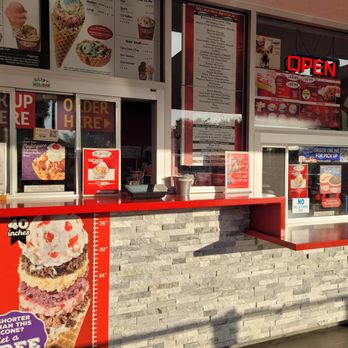 Bruster's Real Ice Cream - Ordering Counter - Desserts Near Me - Fullerton, California