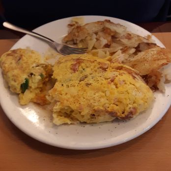 Maple N Jams Cafe - Denver omelette with  cheddar - American Near Me - Burbank, Illinois