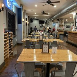 Off the Rails Tasting Room and Wine Depot - Interior