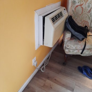 Fallbrook Country Inn - Broken Air-conditioner - Hotels Near Me - Fallbrook, California